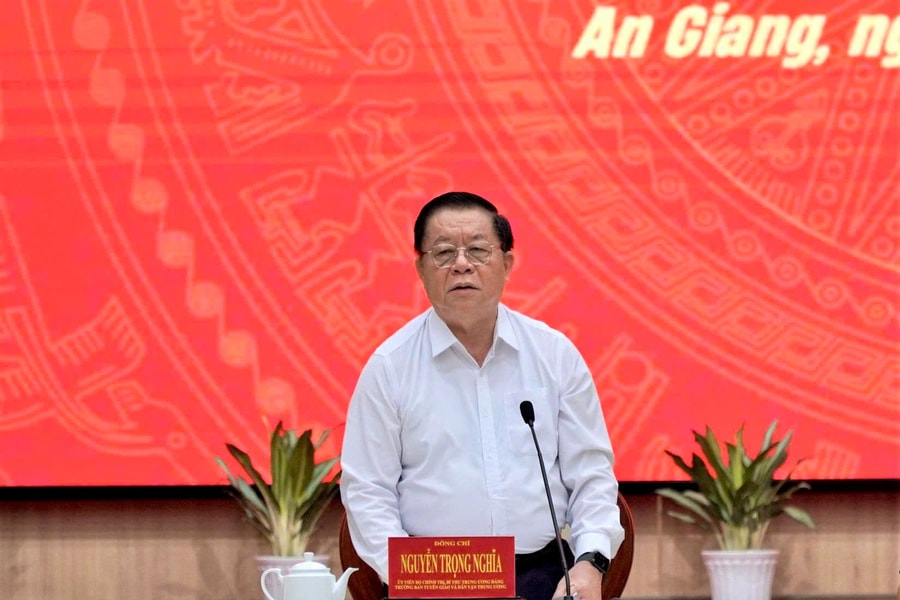 Trưởng Ban Tuyên giáo và Dân vận Trung ương Nguyễn Trọng Nghĩa làm việc với Tỉnh ủy An Giang