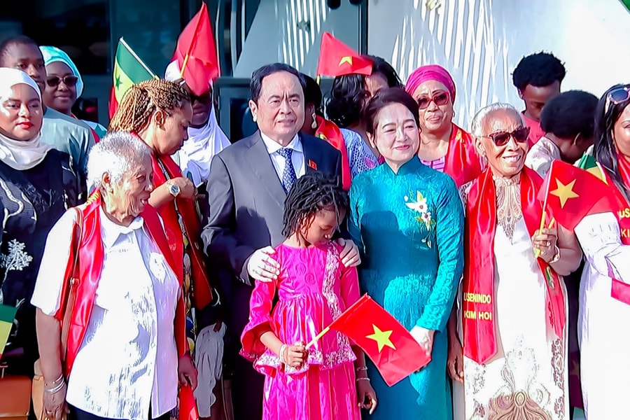 Chủ tịch Quốc hội Trần Thanh Mẫn gặp mặt cộng đồng người Việt Nam tại Senegal