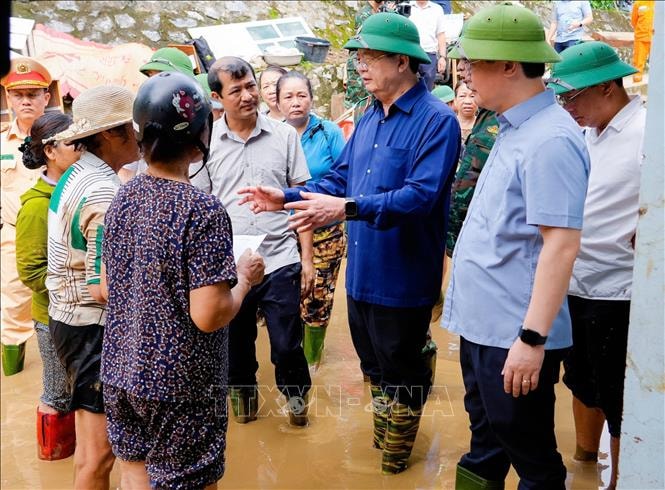 Phó Thủ tướng Mai Văn Chính: Không để người dân nào bị đói, khát, cô lập trong lũ lụt