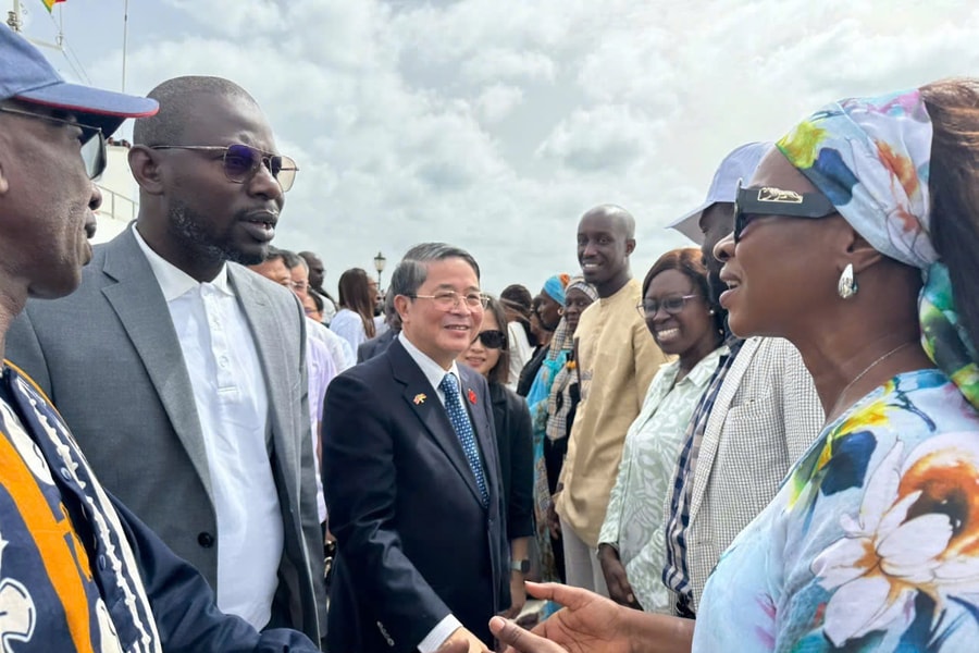 Phó Chủ tịch Quốc hội Nguyễn Đức Hải thăm, tìm hiểu mô hình văn hóa, du lịch lịch sử đảo Gorée, Senegal