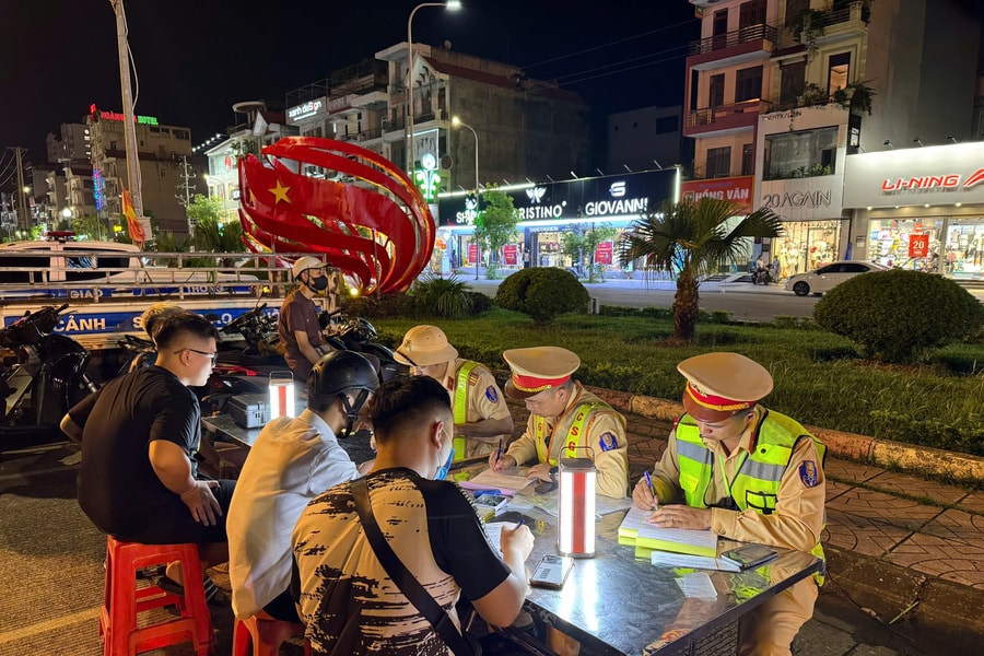 Ngay sau cơn bão số 3, Phòng CSGT Công an tỉnh Bắc Ninh mạnh tay trấn áp đua xe trái phép, xử lý "nóng" gần 170 thanh thiếu niên vi phạm