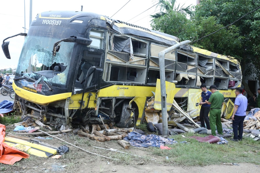 Khởi tố vụ án hình sự vụ tai nạn lật xe khách khiến 10 người tử vong ở Hà Tĩnh