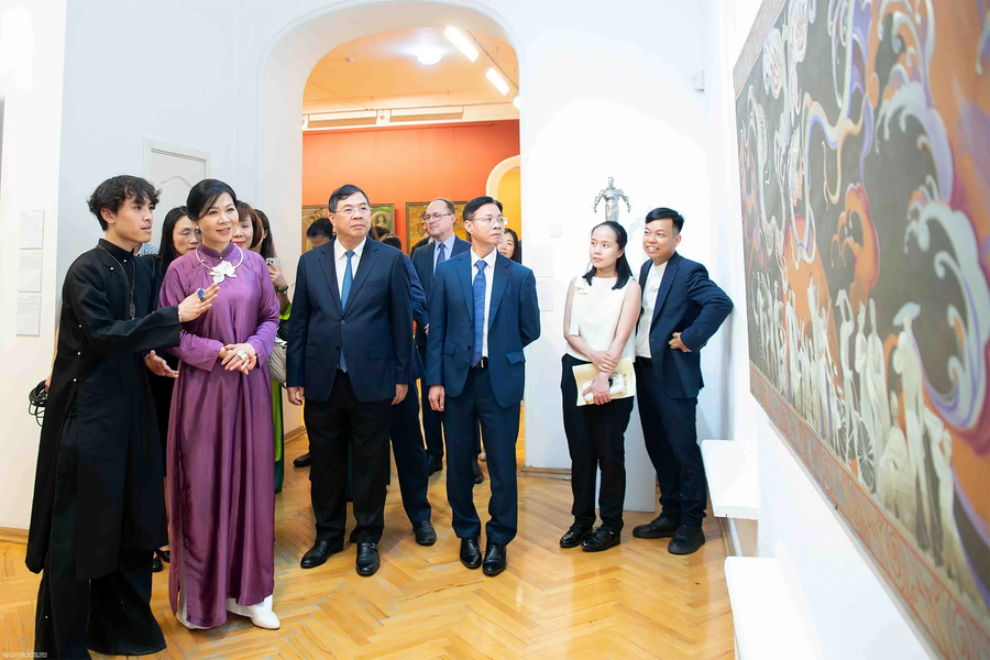 Phu nhân Tổng Bí thư Tô Lâm dự khai trương Triển lãm “Người thầy - Học trò: Giai điệu của hành trình” tại Nga