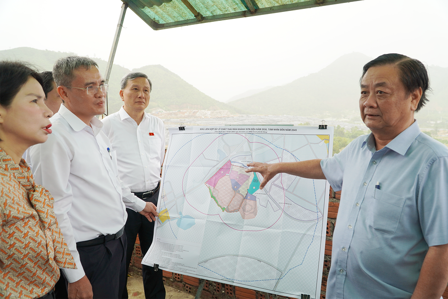 Phó Chủ tịch Quốc hội Lê Minh Hoan khảo sát thực địa Khu liên hợp xử lý chất thải rắn Khánh Sơn và Khu công nghiệp ở Đà Nẵng