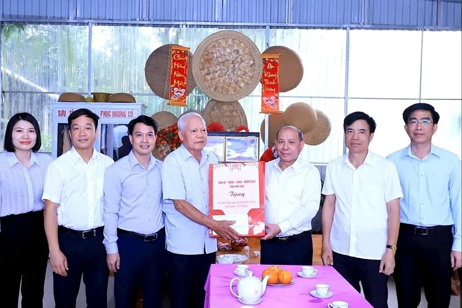 Tháng Bảy nghĩa tình trên vùng đất Tổ