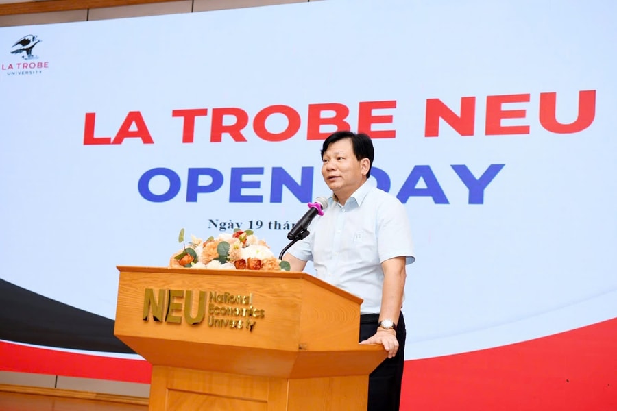 Chương trình liên kết giữa Đại học Kinh tế quốc dân và Đại học La Trobe có gì đặc biệt?