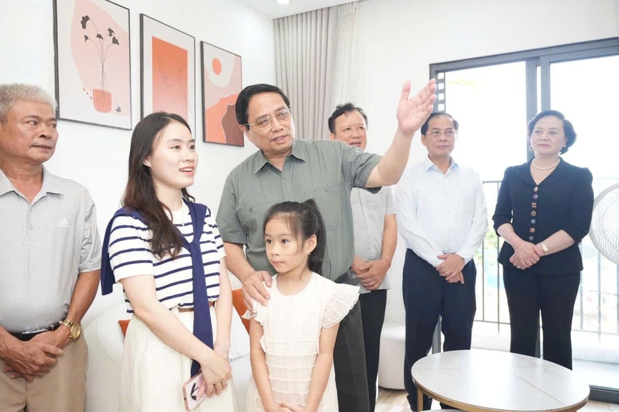 Thủ tướng Phạm Minh Chính thăm cầu Nguyễn Hoàng qua sông Hương và dự án nhà ở xã hội tại TP. Huế