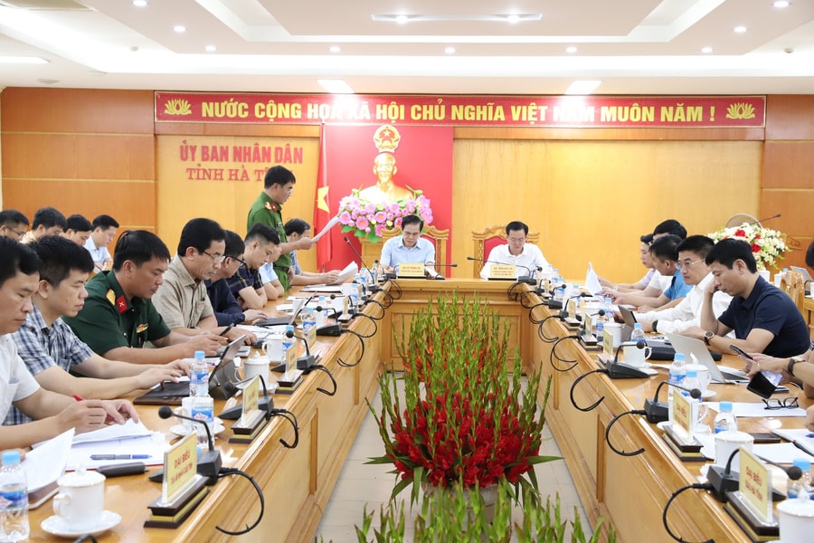 Hà Tĩnh tăng cường kiểm tra hoạt động vận chuyển hành khách sau vụ tai nạn khiến 10 người tử vong