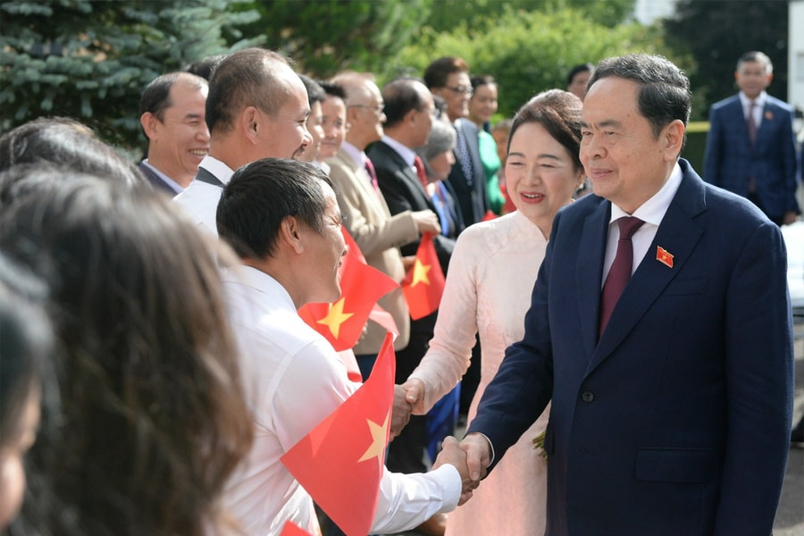 Chủ tịch Quốc hội Trần Thanh Mẫn gặp mặt cộng đồng người Việt Nam tại Thụy Sĩ