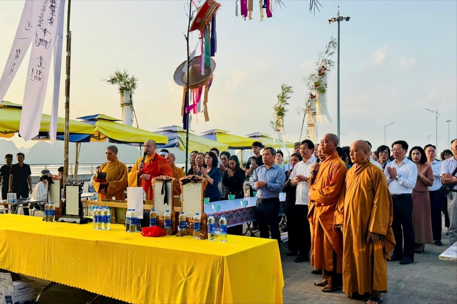 Quảng Ninh: Cầu siêu tưởng niệm các nạn nhân vụ lật tàu du lịch do dông lốc