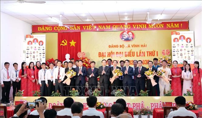 Trưởng Ban Chính sách, Chiến lược Trung ương dự Đại hội đại biểu Đảng bộ xã Vĩnh Hải lần thứ I