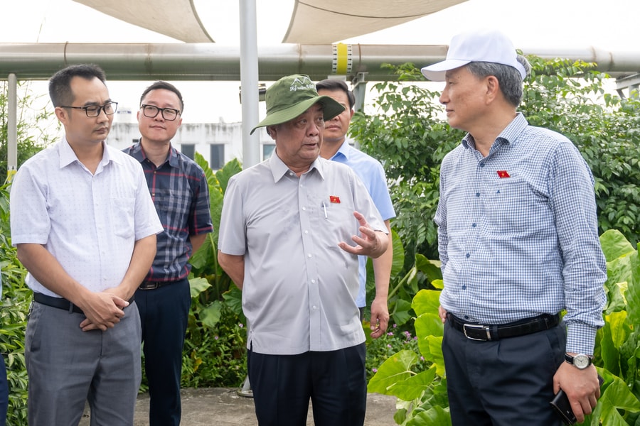 Phó Chủ tịch Quốc hội Lê Minh Hoan khảo sát một số cơ sở xử lý nước thải, rác sinh hoạt tại Hà Nội