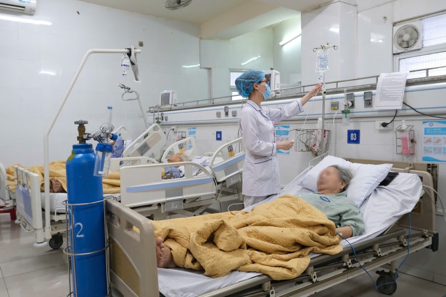 Sốc nhiễm khuẩn phức tạp do tự ý sử dụng thuốc không rõ nguồn gốc