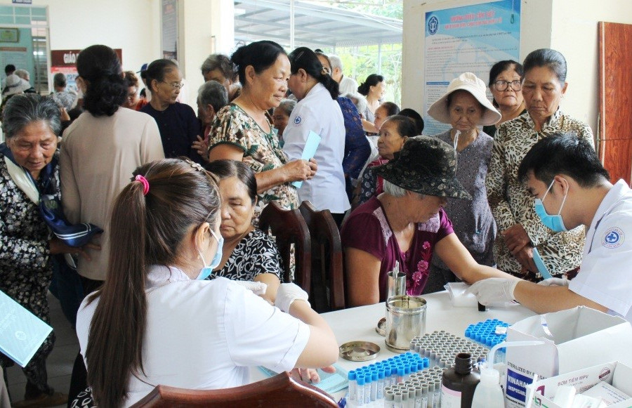 Bộ Y tế trả lời về việc mở rộng danh mục thuốc điều trị bệnh nặng, bệnh hiểm nghèo được quỹ bảo hiểm y tế chi trả