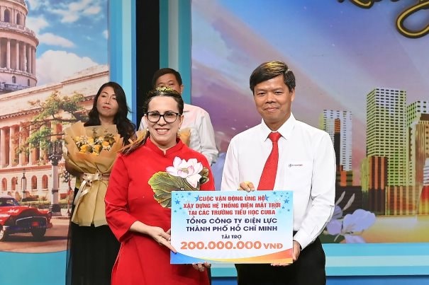 EVNHCMC ủng hộ 200 triệu đồng xây dựng hệ thống điện mặt trời cho các trường tiểu học tại Cuba