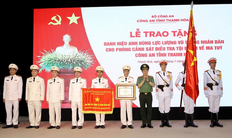 Phòng Cảnh sát điều tra tội phạm về ma tuý, Công an tỉnh Thanh Hoá đón nhận phần thưởng cao quý