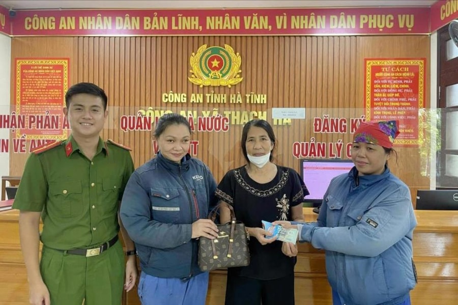 Hai công nhân nhặt được tài sản tìm trả người đánh rơi