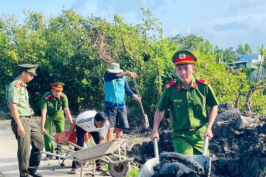 Nghĩa tình tuổi trẻ công an Cà Mau