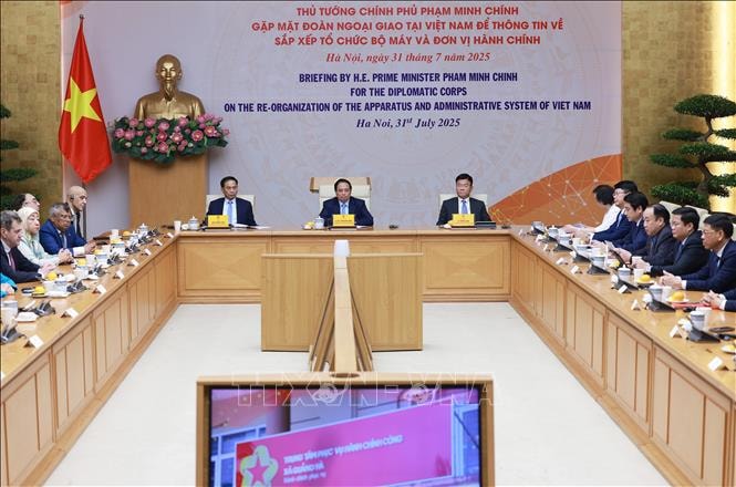 Thủ tướng gặp mặt Đoàn Ngoại giao tại Việt Nam để thông tin về sắp xếp tổ chức bộ máy