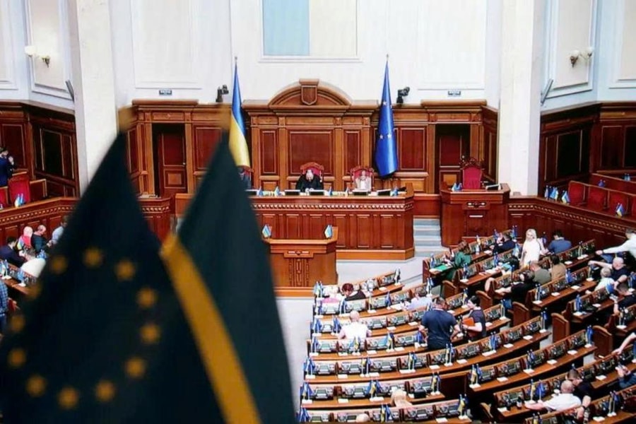 Áp lực từ dân chúng và đồng minh