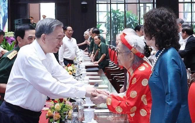 Tổng Bí thư Tô Lâm gặp mặt đại biểu có công với cách mạng