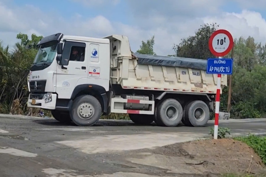 Vụ xe "hạng nặng" bất chấp biển cấm ở xã Bến Lức, Tây Ninh: Từ cấm xe trên 5 tấn thành cấm tải trọng trục xe trên 10 tấn