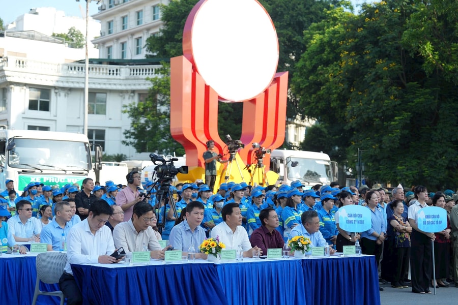 Chủ tịch UBND TP. Hà Nội Trần Sỹ Thanh phát động tổng vệ sinh môi trường trên địa bàn 126 xã, phường