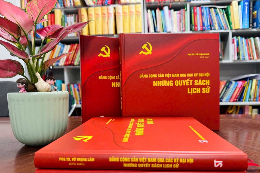 Ra mắt sách "Đảng Cộng sản Việt Nam qua các kỳ Đại hội - Những quyết sách lịch sử"