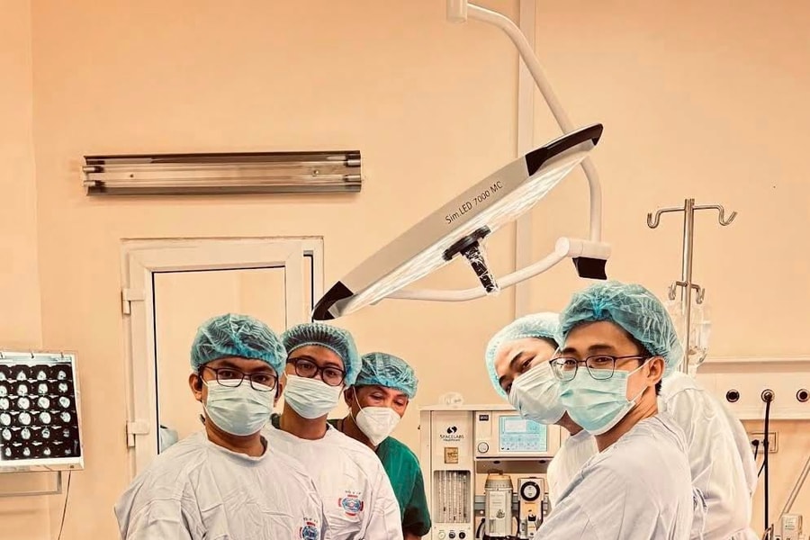 Ca thay khớp gối tăng trưởng đầu tiên tại Việt Nam: Hy vọng cho bệnh nhi ung thư xương