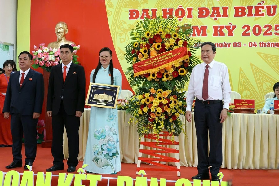 Chính quyền phải chủ động đến với người dân