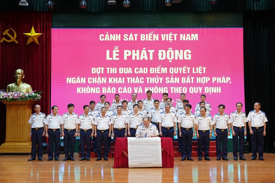 Cảnh sát biển Việt Nam phát động đợt thi đua cao điểm quyết liệt ngăn chặn khai thác IUU