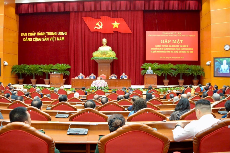 Tổng Bí thư Tô Lâm gặp mặt đại biểu trí thức, nhà khoa học, văn nghệ sĩ nhân kỷ niệm 80 năm Cách mạng tháng Tám và Quốc khánh 2/9