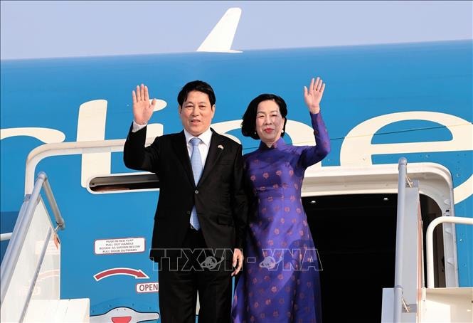 Chủ tịch nước Lương Cường đến Luanda, bắt đầu chuyến thăm cấp Nhà nước tới Cộng hòa Angola