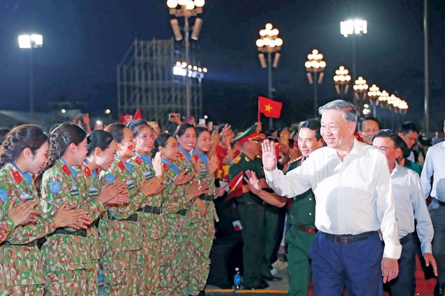 Tổng Bí thư Tô Lâm và Lãnh đạo Đảng, Nhà nước dự Cầu truyền hình đặc biệt “Dưới cờ vinh quang”