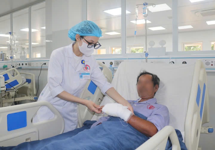 Nguy kịch vì chủ quan với vết xước nhỏ: Cảnh báo vi khuẩn “ăn thịt người”