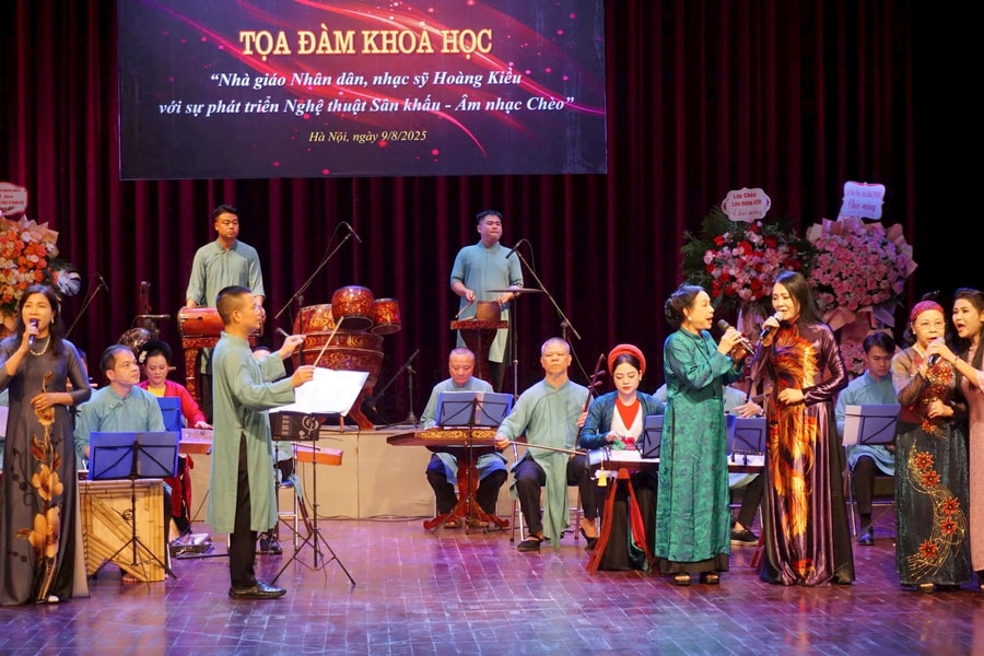 Người thắp lửa chèo hiện đại