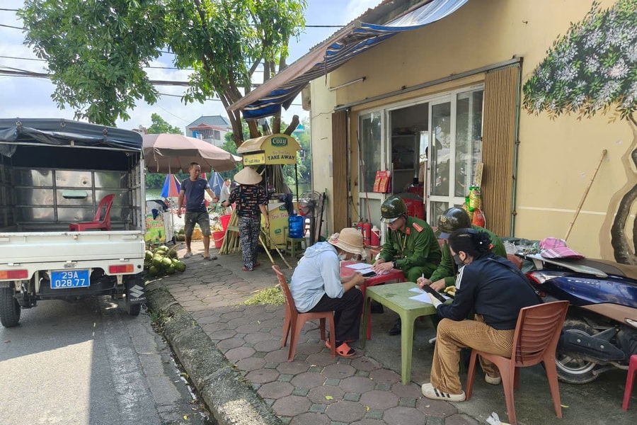 Công an xã Gia Lâm tăng cường bảo đảm trật tự đô thị, vệ sinh môi trường