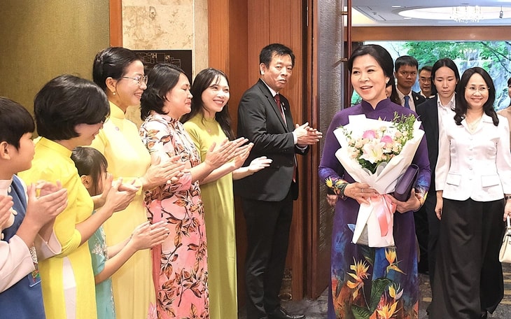 Phu nhân Ngô Phương Ly gặp mặt thân tình các cô dâu Việt Nam tại Hàn Quốc