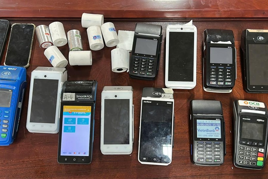 Thủ đoạn “quẹt thẻ” của nhóm tội phạm công nghệ cao chiếm đoạt 30 tỷ đồng