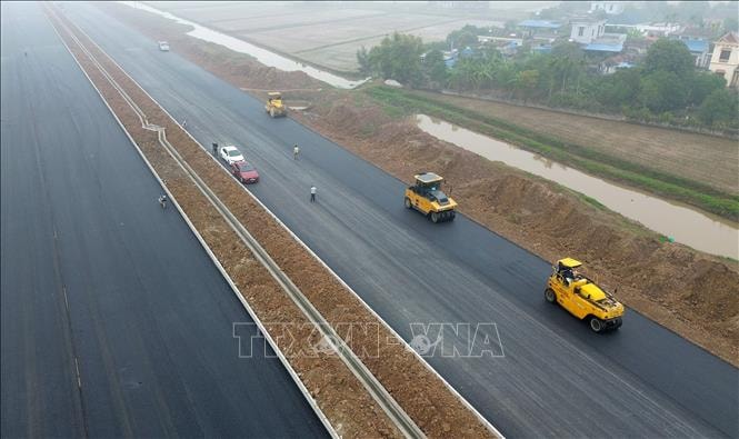 Thủ tướng Phạm Minh Chính chỉ đạo đẩy nhanh tiến độ xây dựng hệ thống đường bộ ven biển