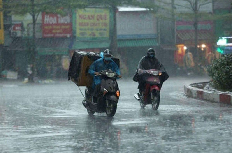 Dự báo thời tiết ngày 2/8: Mưa giảm nhưng đề phòng dông lốc