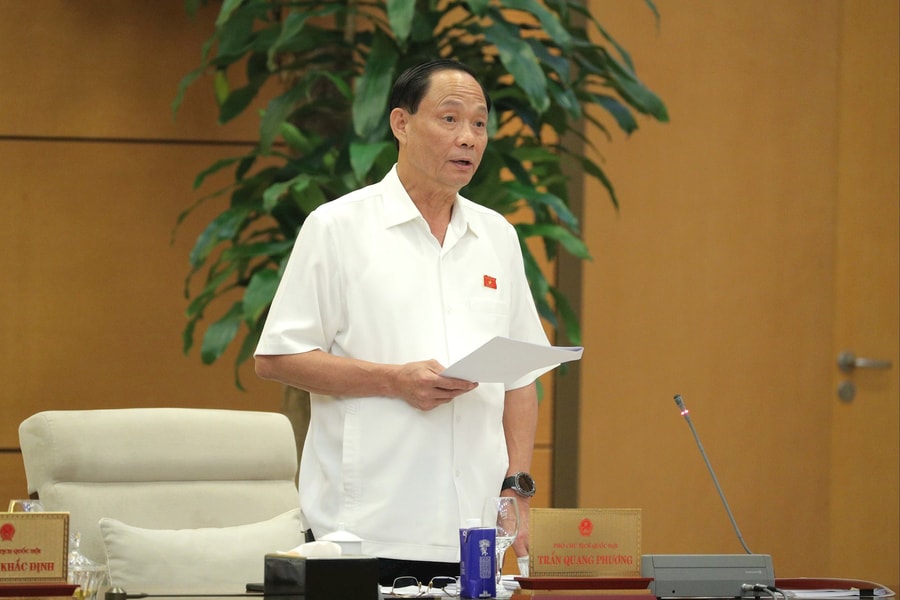 Thông qua Nghị quyết quy định việc thực hiện dân chủ trong nội bộ các cơ quan của Quốc hội, các cơ quan của Hội đồng nhân dân