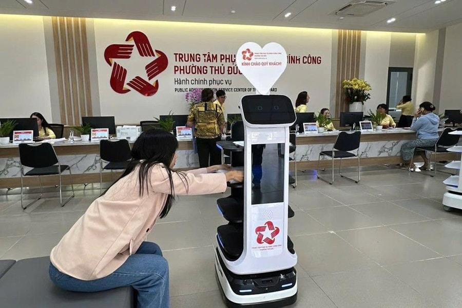 TP. Hồ Chí Minh: Thử nghiệm hệ thống Robot thông minh phục vụ tiếp công dân tại 5 phường