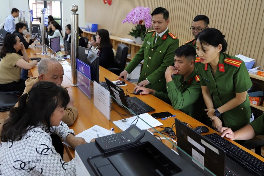 Công an Lâm Đồng triển khai cao điểm đổi Thẻ đảng viên có gắn chíp điện tử