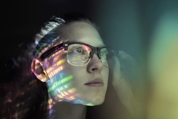 Sắp có kính AI thông minh hỗ trợ người khiếm thính nghe rõ hơn