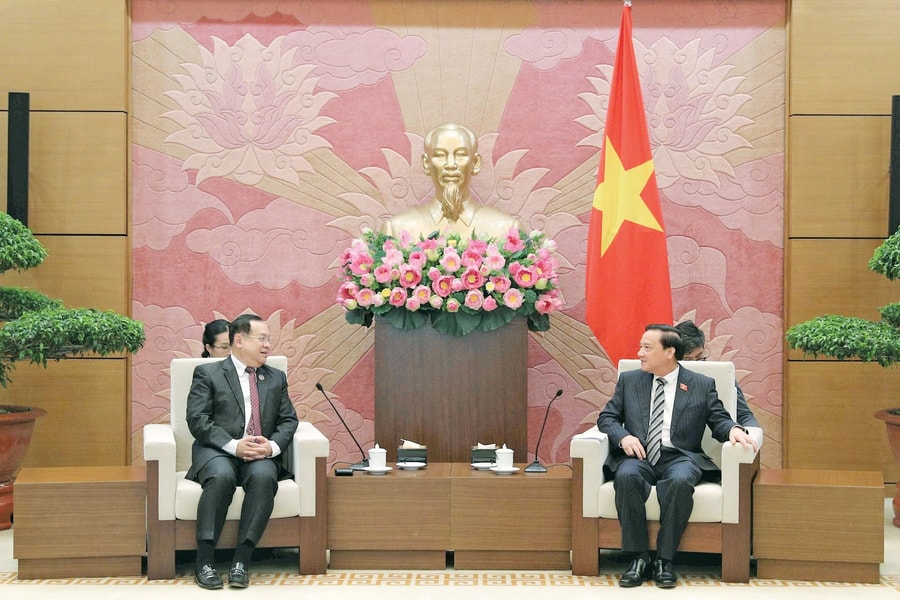 Cuốn sách 50 năm quan hệ Quốc hội Việt Nam – Lào có ý nghĩa chính trị, đối ngoại quan trọng