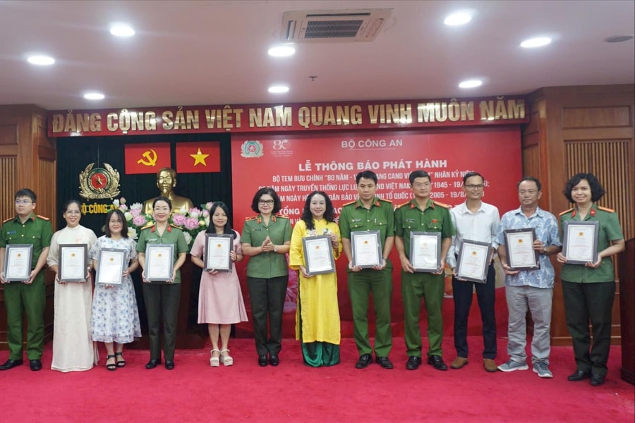 Trao giải Cuộc vận động sáng tác "Công an nhân dân - 80 năm xây dựng chiến đấu và trưởng thành"