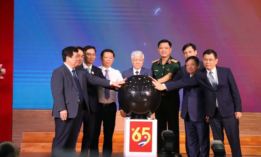 Gần 250 tỷ đồng ủng hộ sau 3 ngày - kỳ tích của mối tình thuỷ chung Việt Nam - Cuba