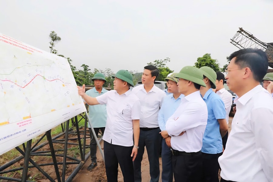 Lấy đầu tư công làm trụ cột dẫn dắt