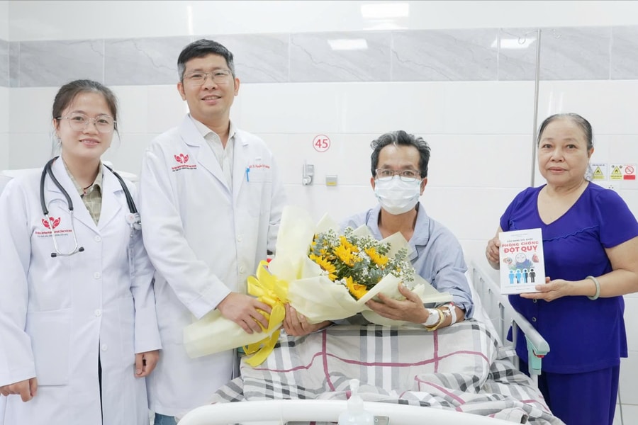 Cứu sống nam bác sĩ ngưng tim, ngưng thở khi đang trực tại bệnh viện